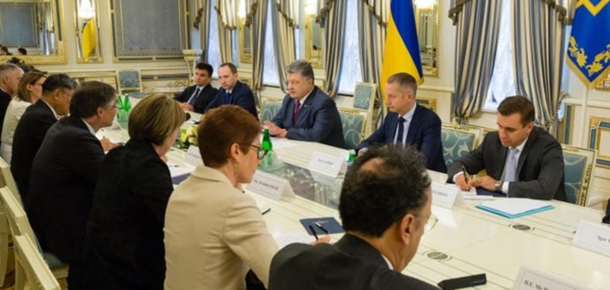 Обсудили конфликт с Россией: Порошенко встретился с послами стран 'Большой семерки' и ЕС