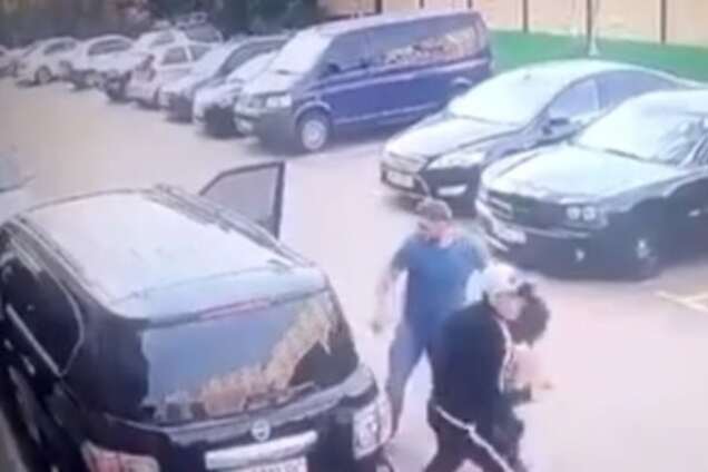 Похищение молодой пары под Киевом: появилось видео с места происшествия