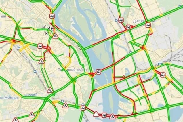 С утра Киев парализовали 6-балльные заторы
