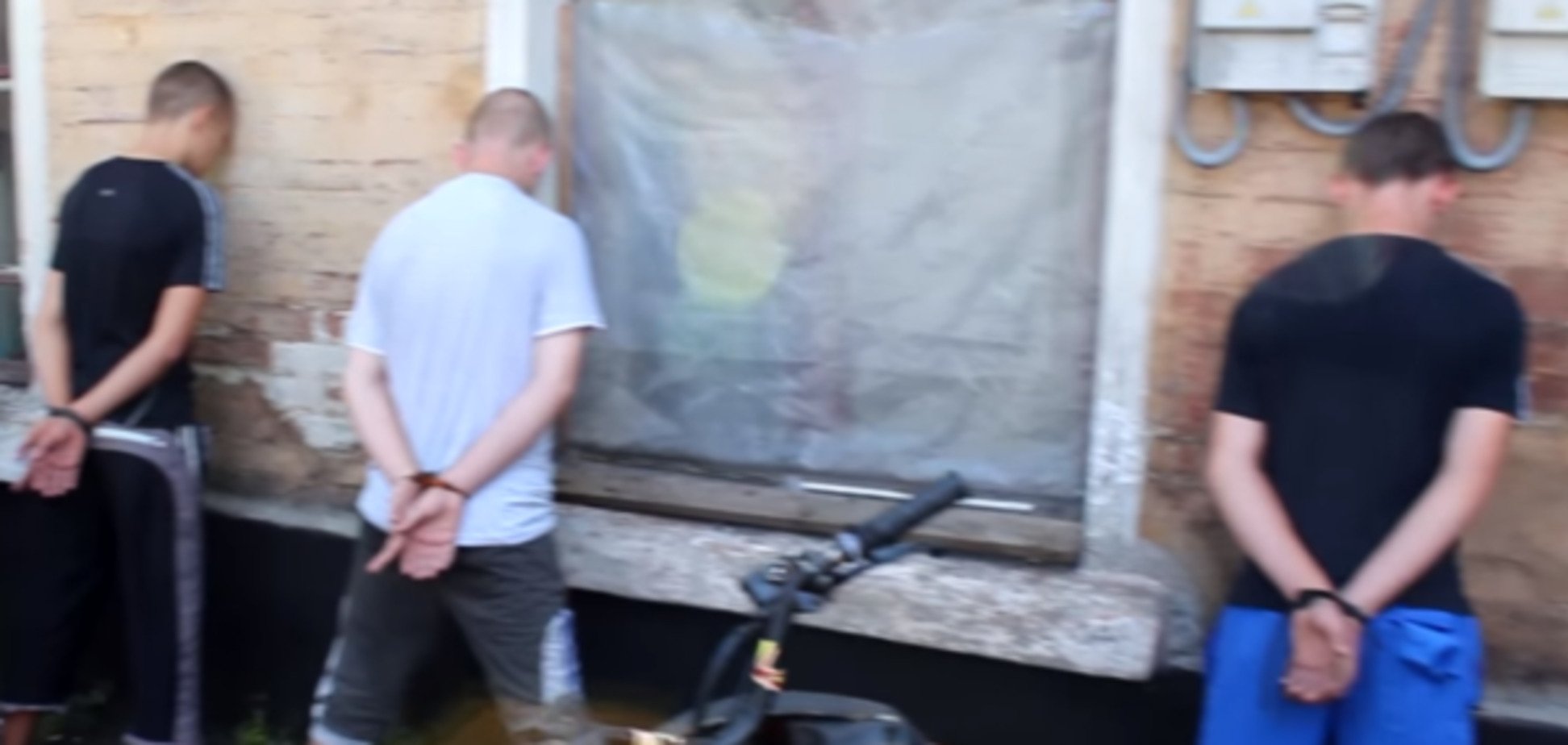 В 'ДНР' семерых школьников объявили 'украинскими диверсантами' и арестовали: видеофакт