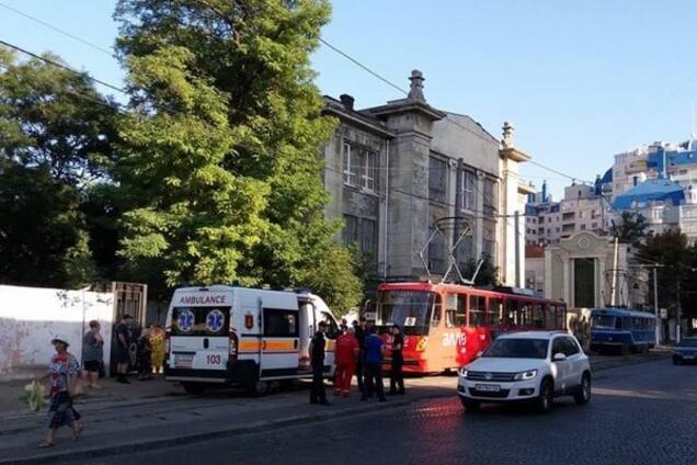 В Одессе стрельбу по пассажирам трамвая устроил военный – полиция