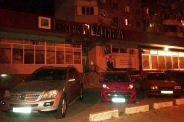 Мощный взрыв в Херсоне: очевидцы сообщили о подрыве банка. Опубликованы фото