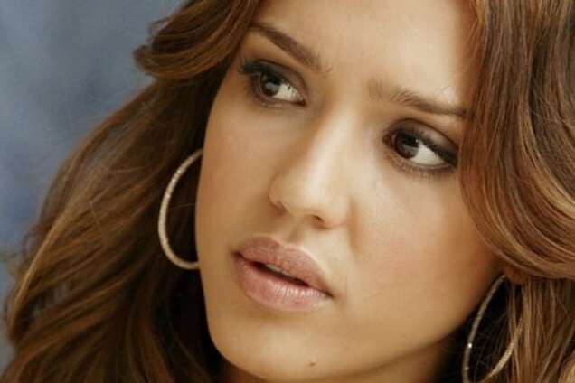 Вставной зуб, прыщи, проблемная кожа: Джессика Альба раскрыла правду о своей внешности