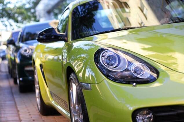 Украинцам разрешили не платить налог на роскошные авто