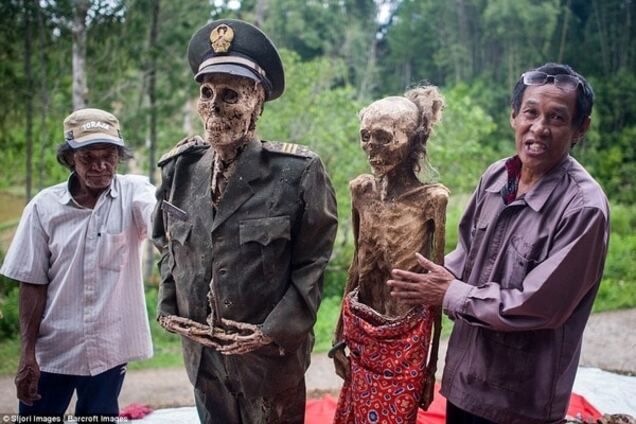 Уикенд с умершим родственником: шокирующий обычай в Индонезии. Фоторепортаж