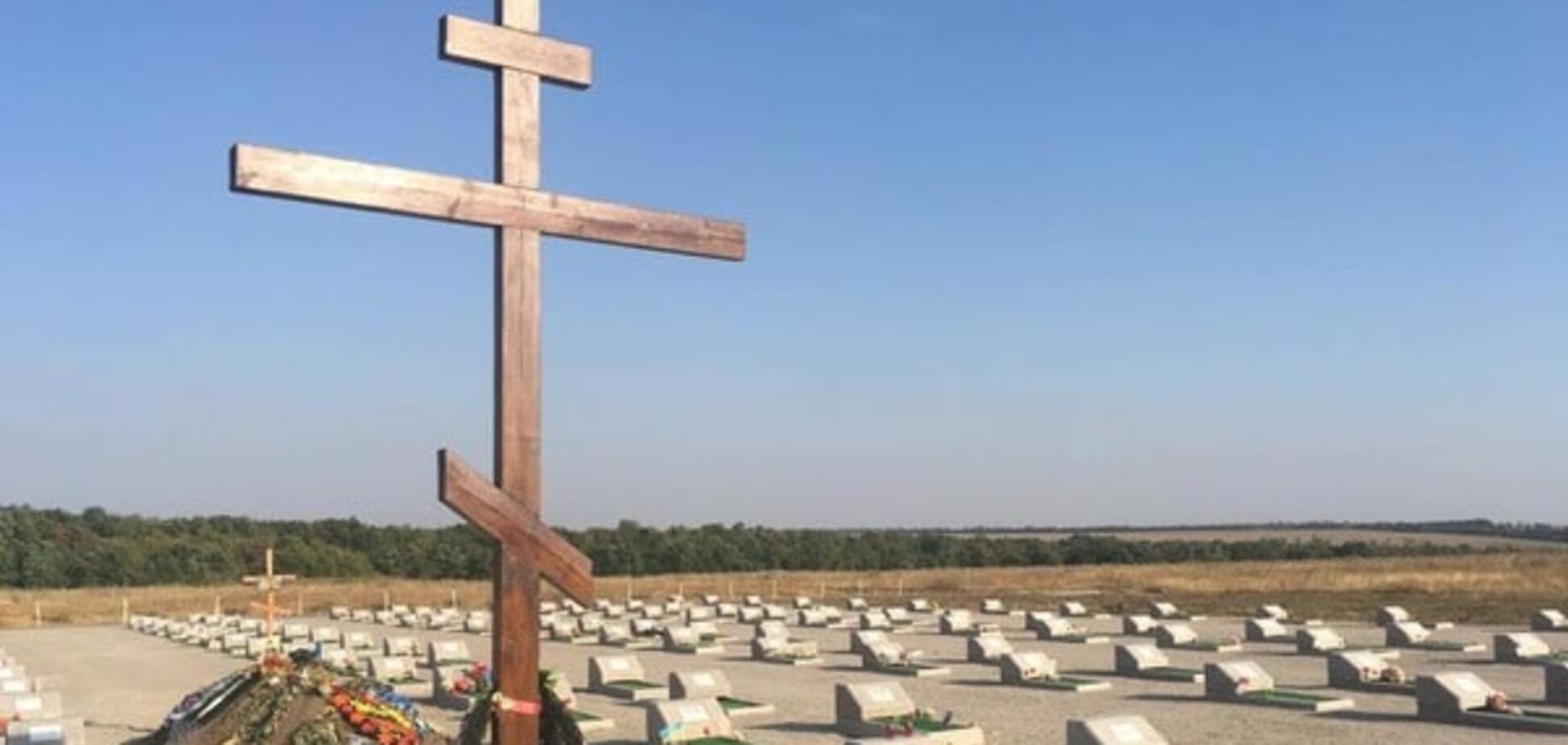 Похоронены 200 человек: в сети показали кладбище погибших под Иловайском бойцов АТО