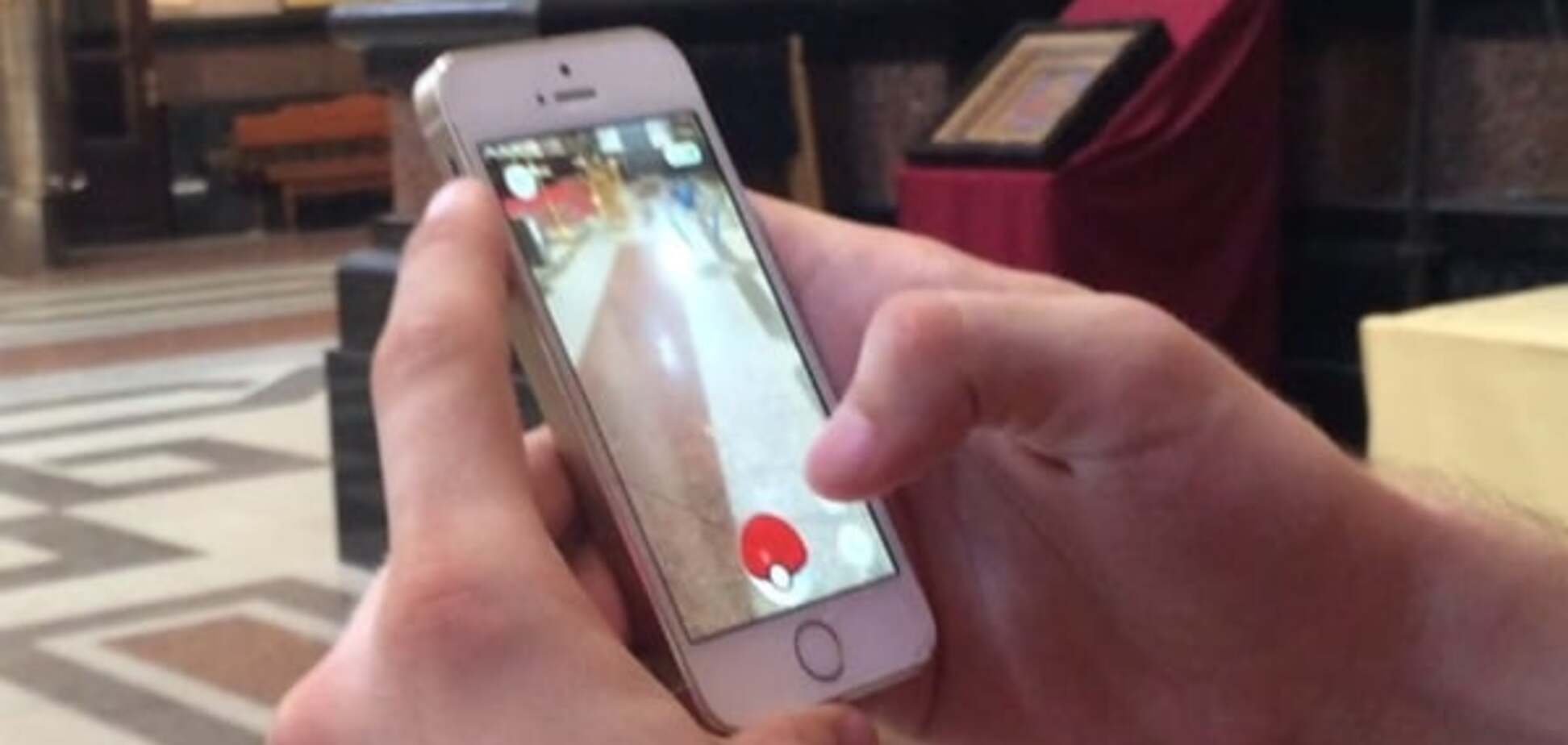 'Это будет победой православия': священник объяснил разрешение ловить покемонов в храме