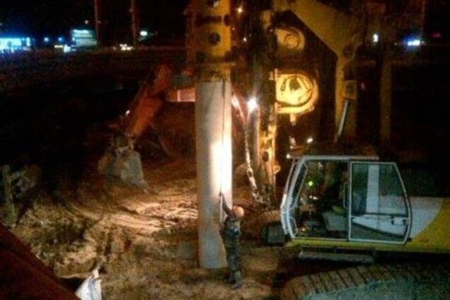 В Киеве после безуспешного митинга возобновили строительство над метро