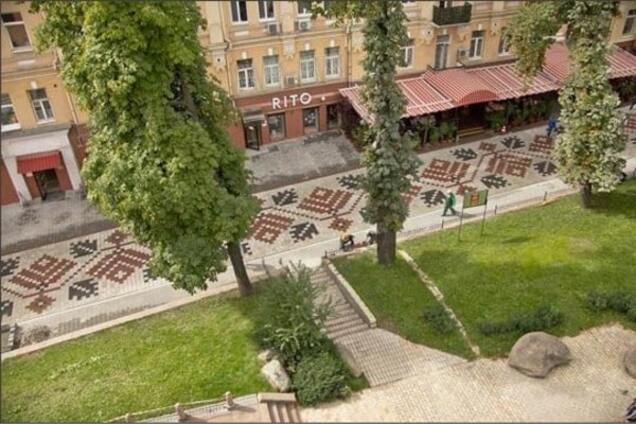 В Киеве на тротуар-'вышиванку' потратили полтора миллиона гривен
