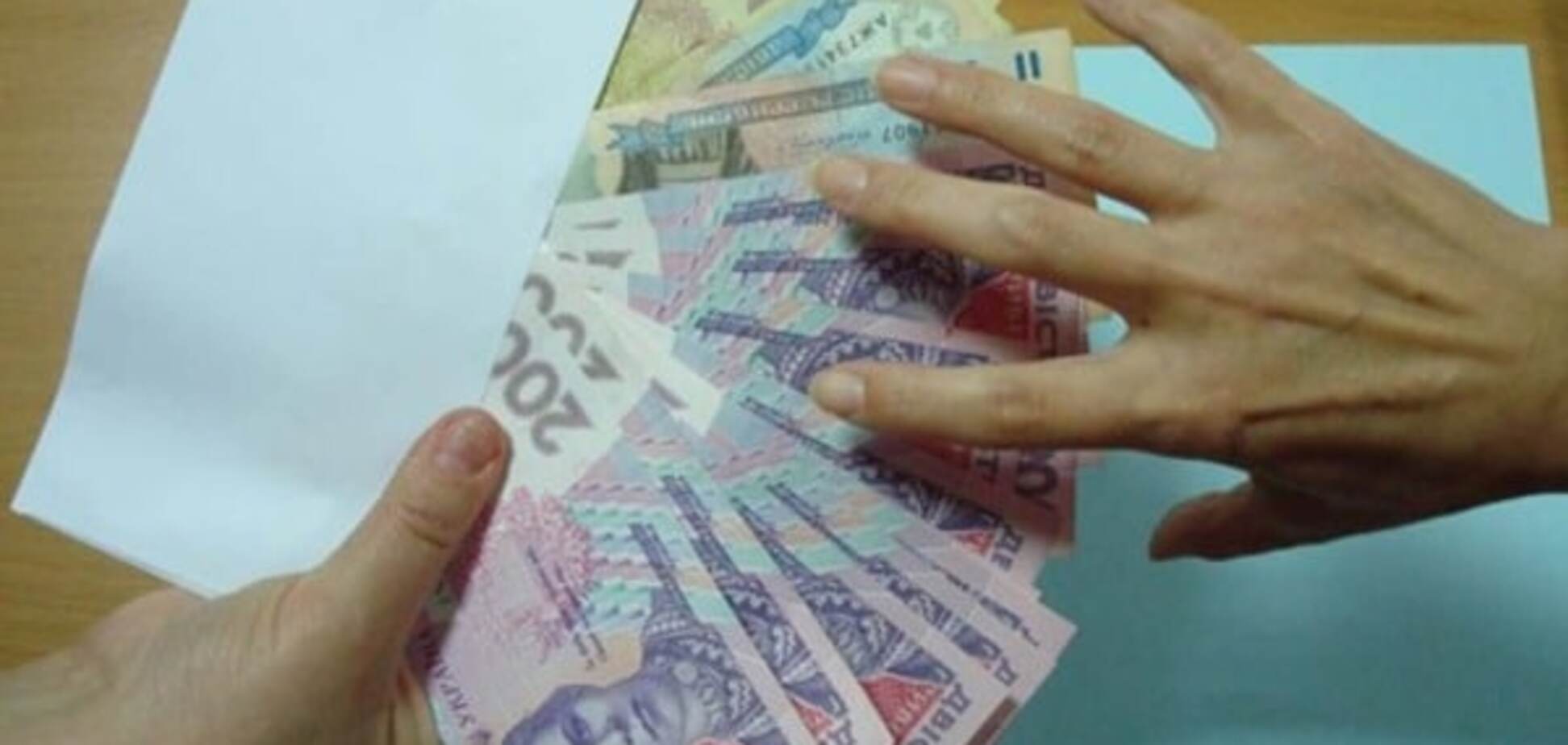Порошенко анонсировал повышение зарплат учителей и медиков в 2017 году