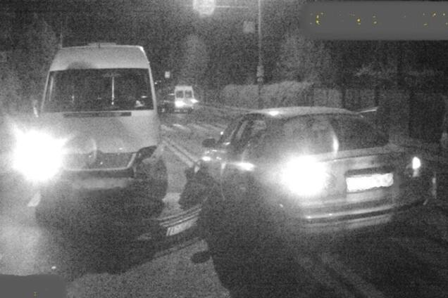 В Запорожье пьяный водитель врезался в маршрутку с пассажирами