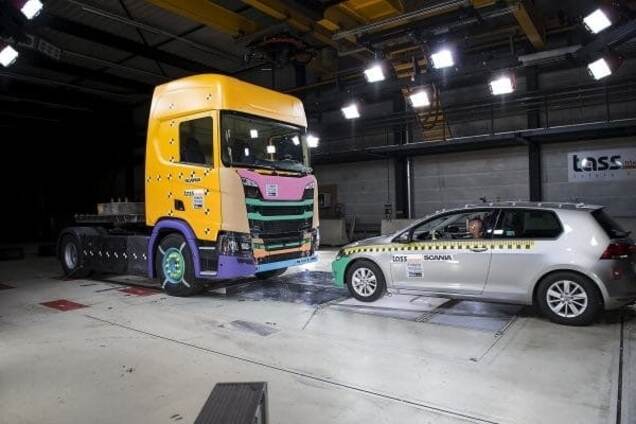 Scania испытывала новые грузовики невероятными краш-тестами в течение пяти лет: видео