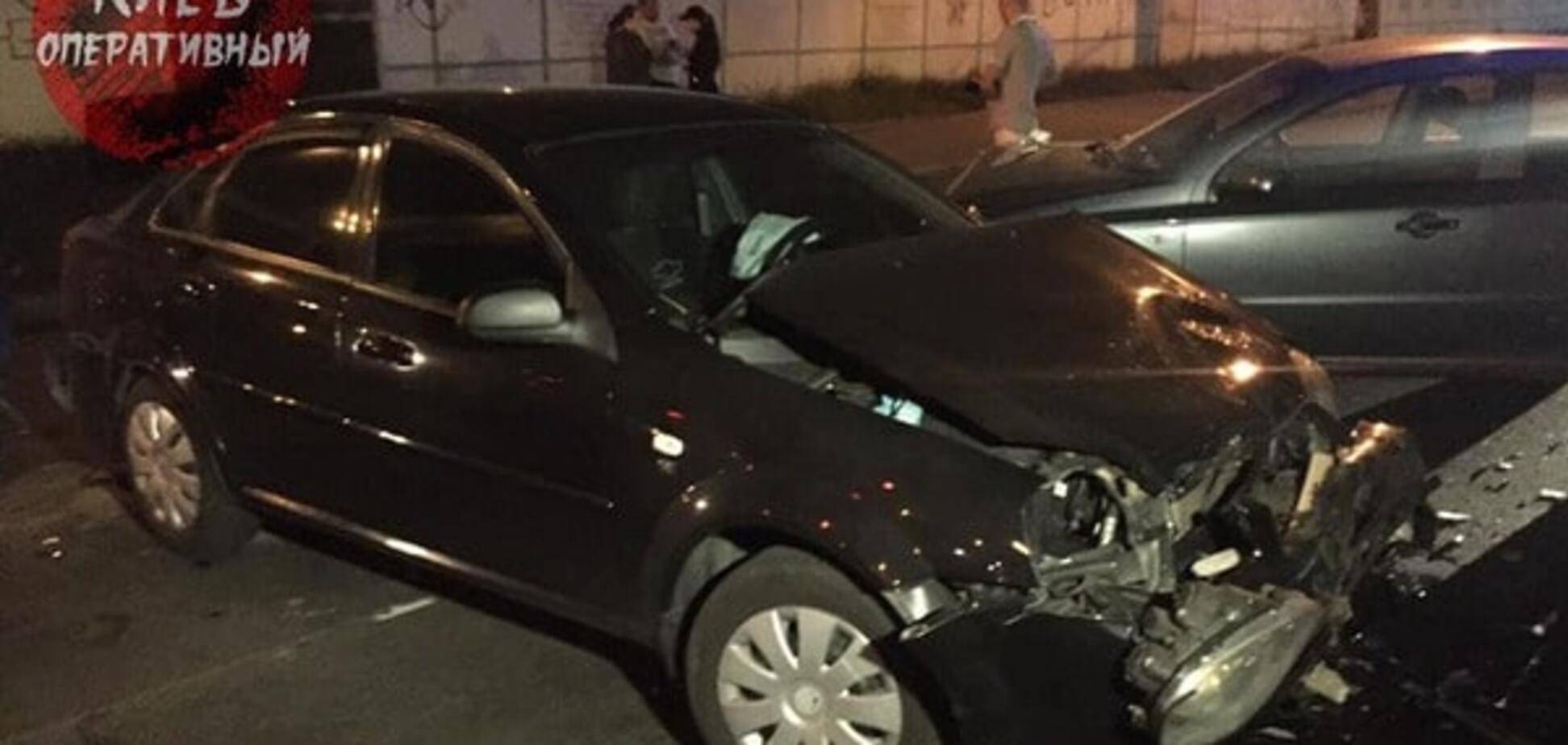 В Киеве пьяный водитель разбил три авто на светофоре: опубликованы фото