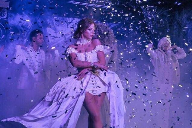 Звезда 'Папиных дочек' поразила откровенным нарядом: фотофакт