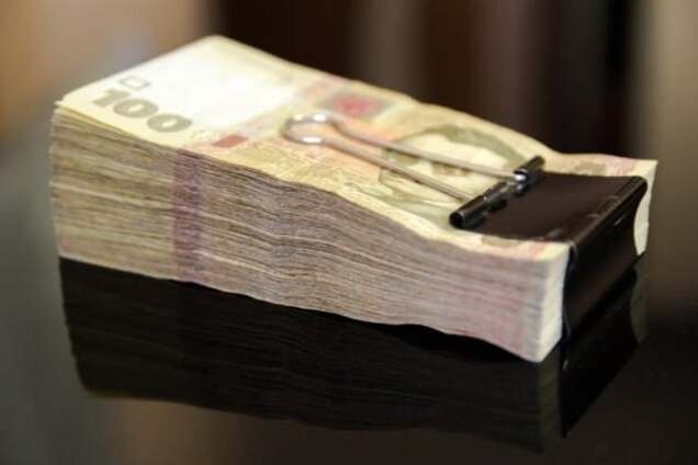 Гройсман показал зарплаты учителей и врачей на 2017 год: опубликовано фото