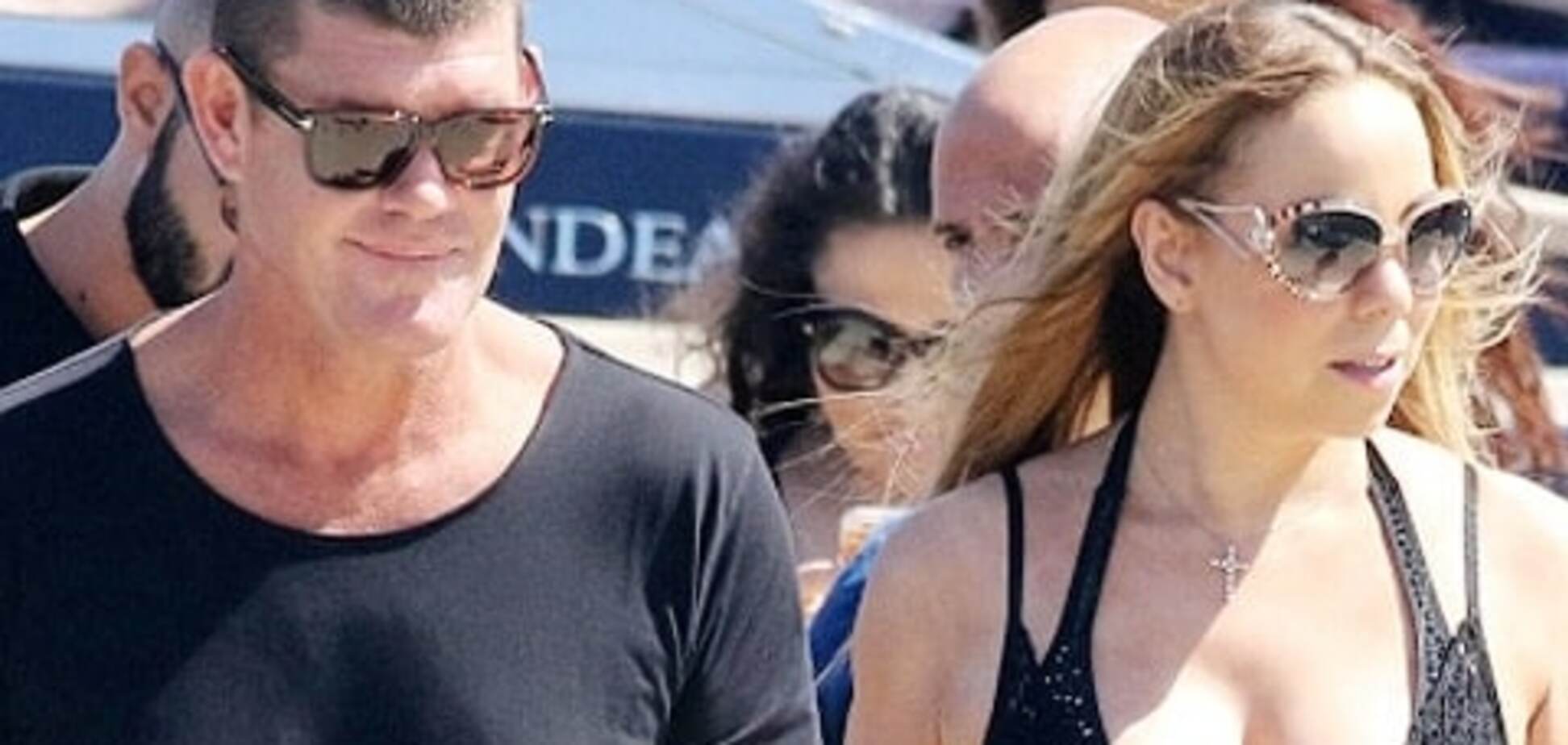 Похудевшая Мэрайя Кэри похвасталась фигурой на отдыхе с женихом и детьми в Греции