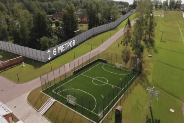 Как три Кремля: Навальный показал на видео роскошную усадьбу Медведева