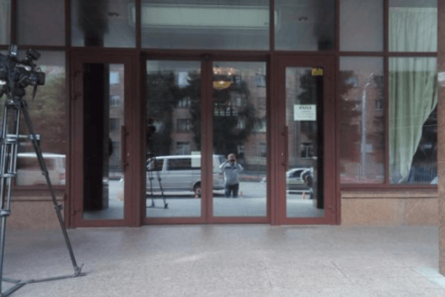 Адвокат рассказал подробности обысков у Кернеса