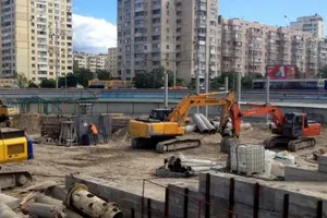 По словам Кличко, работы, которые сейчас ведутся, не связаны со строительством торгового центра