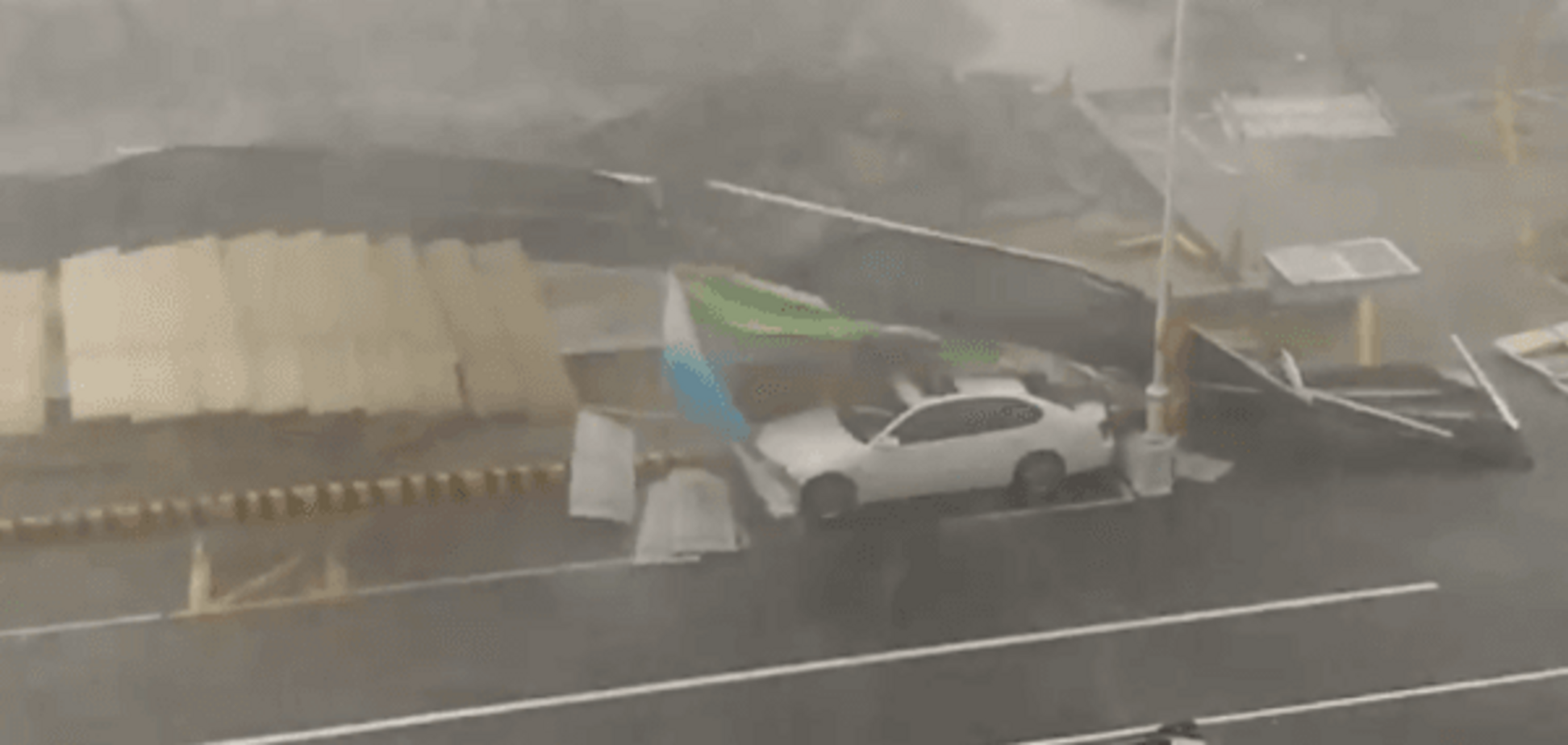 Зривав дахи і зносив людей: у Китаї розбушувався супертайфун 'Меранті'