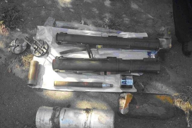 СБУ обнаружила в АТО тайники террористов с российскими гранатометами: фотофакт