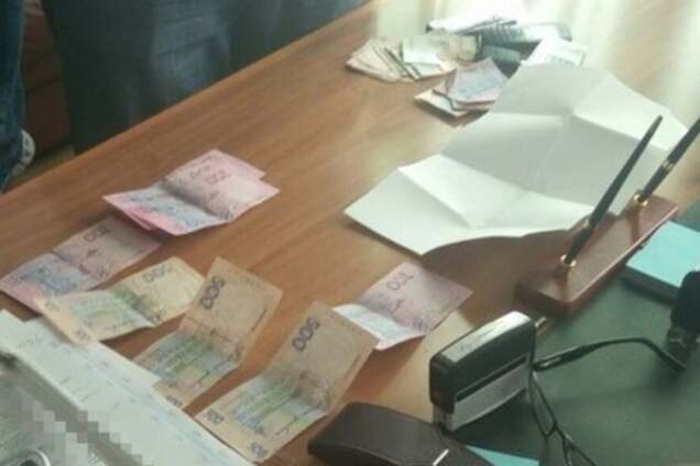 СБУ спіймала на хабарі співробітників центру МВС