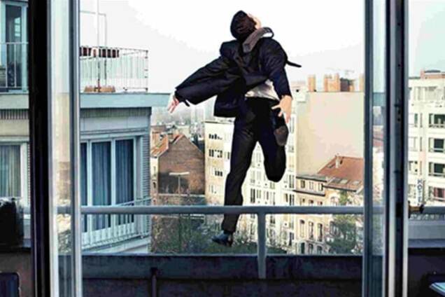 Самоубийство: В Запорожской области парень выпрыгнул из окна 