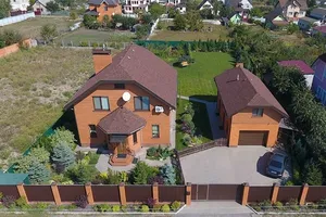 Елітна нерухомість і позашляховики: в мережі показали, як живе суддя Вищого спецсуду