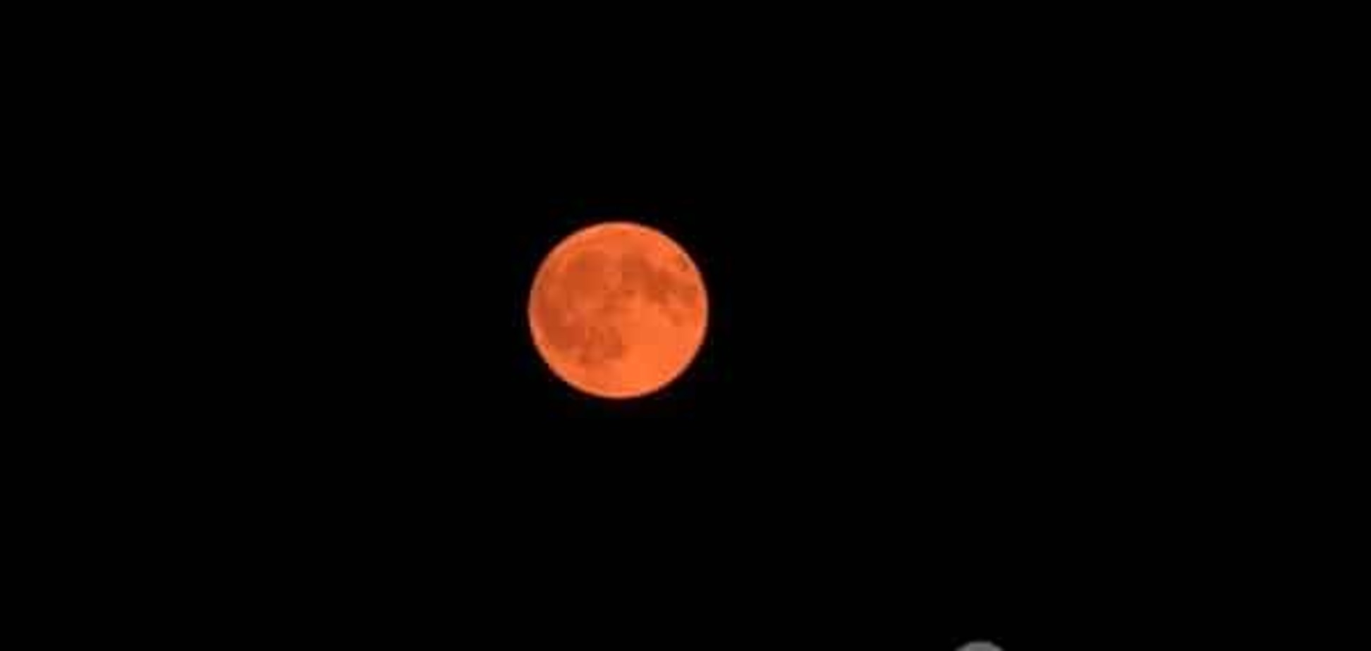 Взошла 'кровавая' луна: в Украине запечатлели последнее затмение в году. Опубликованы фото