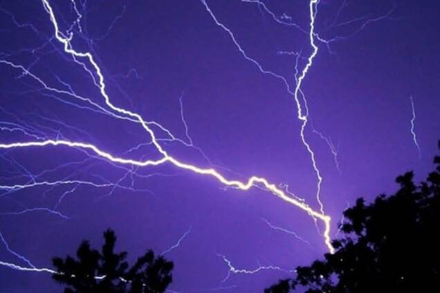 Рекордные климатические феномены: названы самая длинная и продолжительная молнии