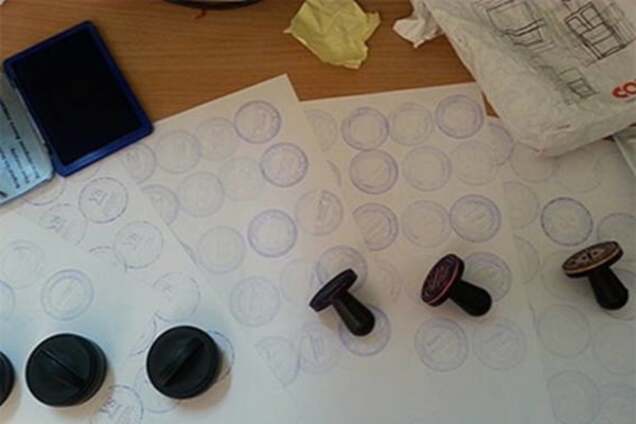 Киберполиция задержала группировку, подделывавшую документы для получения виз: фотофакт