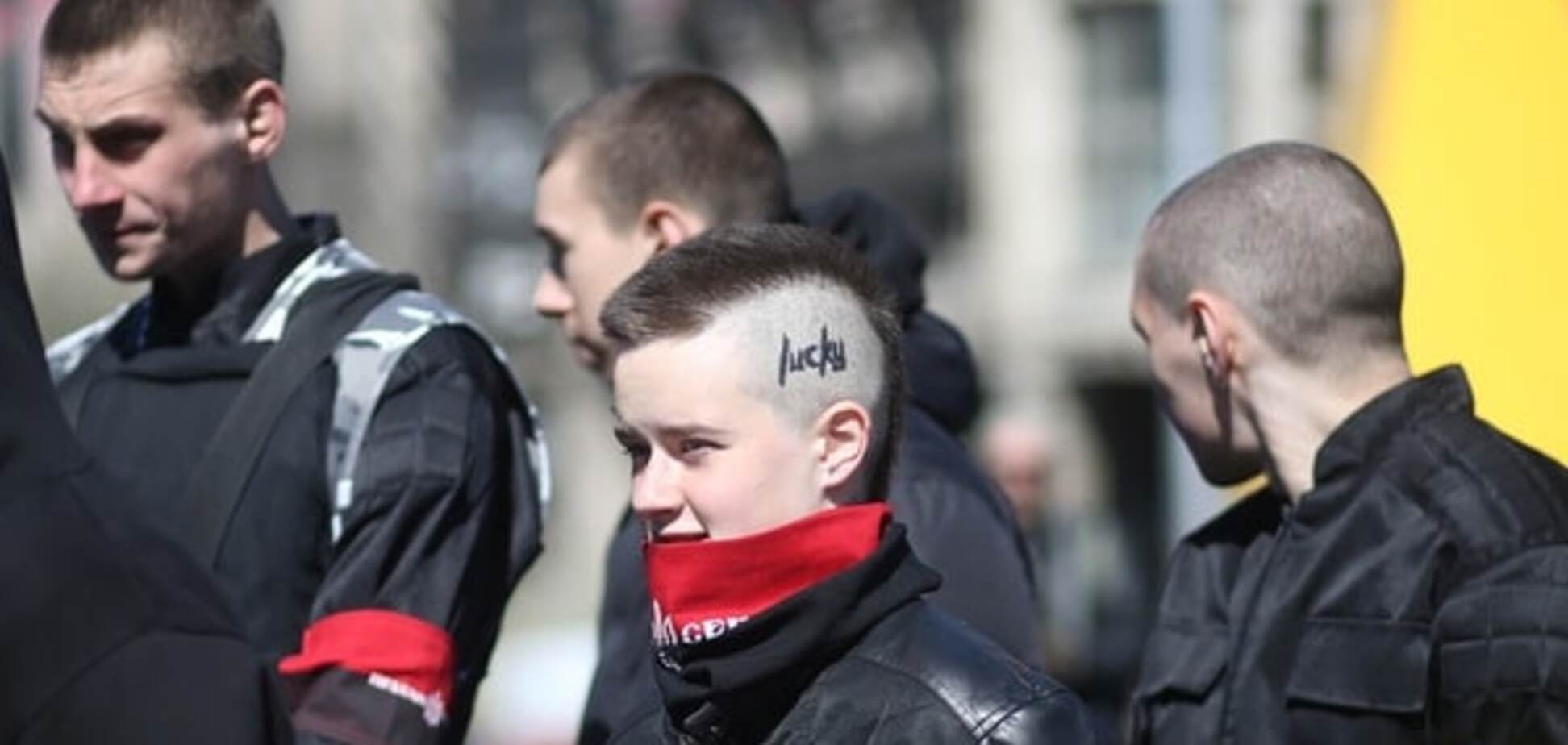 В России школьника приговорили к 6,5 годам тюрьмы за участие в 'Правом секторе'