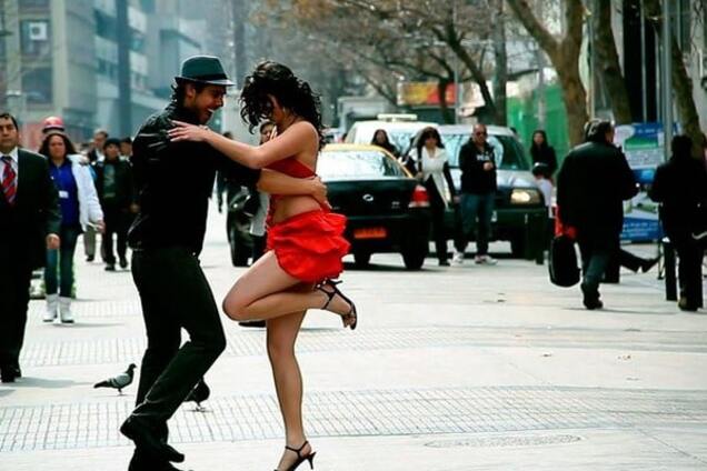 Плюс флирт и новые друзья, минус килограммы: 4 причины немедленно заняться танцами