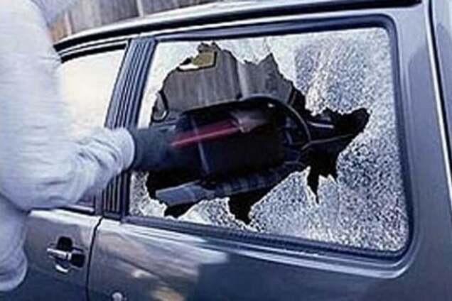 В Киеве 'обчистили' автомобиль нардепа
