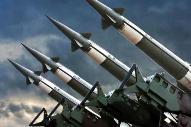 Джемилев: Россия завезла в аннексированный Крым шесть ядерных боеголовок