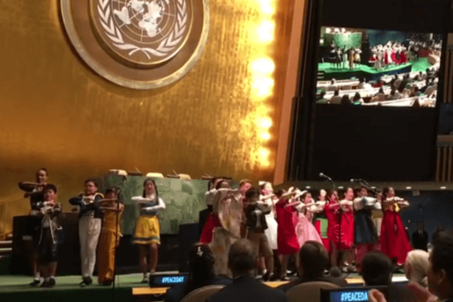 Русская народная: дети из Южной Кореи исполнили на Генассамблее ООН 'Калинку-малинку'. Видеофакт