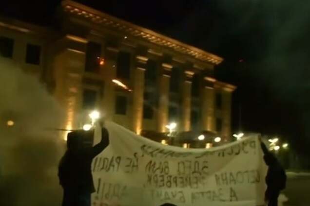 Проводим проверку: полиция прокомментировала атаку на посольство РФ в Киеве