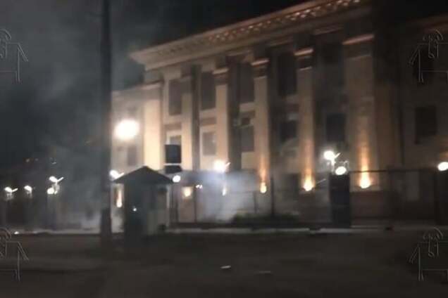 'Русские свиньи, здесь вам не рады': в Киеве ночью обстреляли посольство РФ