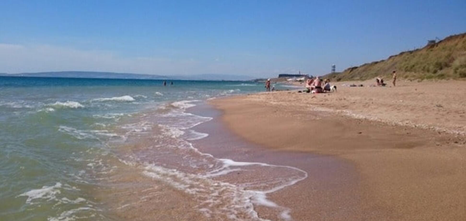 Оксамитовий сезон 'у розпалі': у мережі показали фото порожніх пляжів Криму