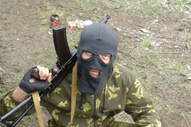 Терорист 'засвітив' на фото спецозброєння російської армії на Донбасі