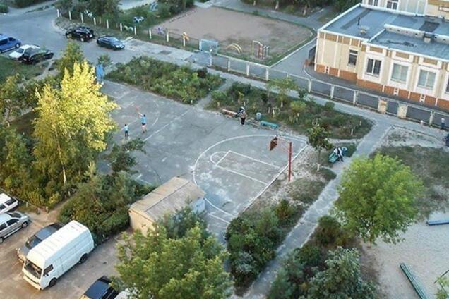 Спорт замість наркотиків: волонтери облаштують сучасний майданчик на столичній Троєщині