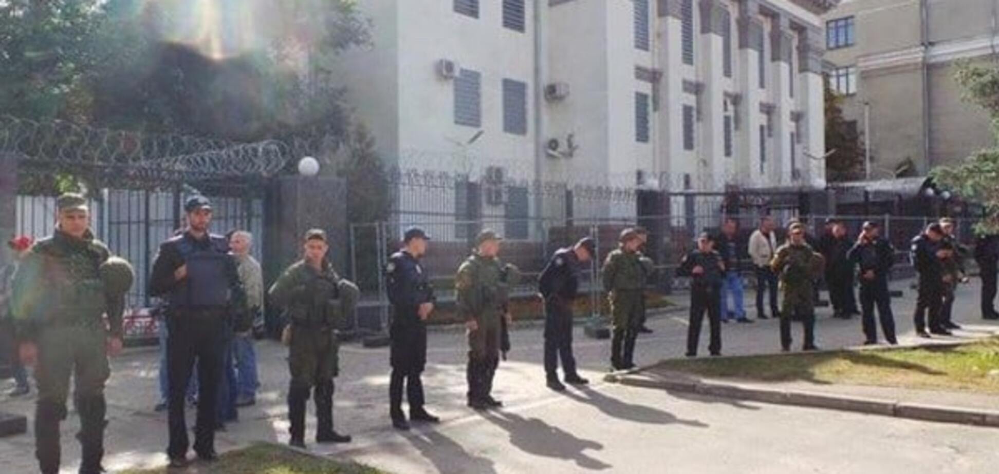 Админпротоколы и 2 уголовных дела: в Нацполиции отчитались о нарушениях возле дипучреждений РФ в Украине