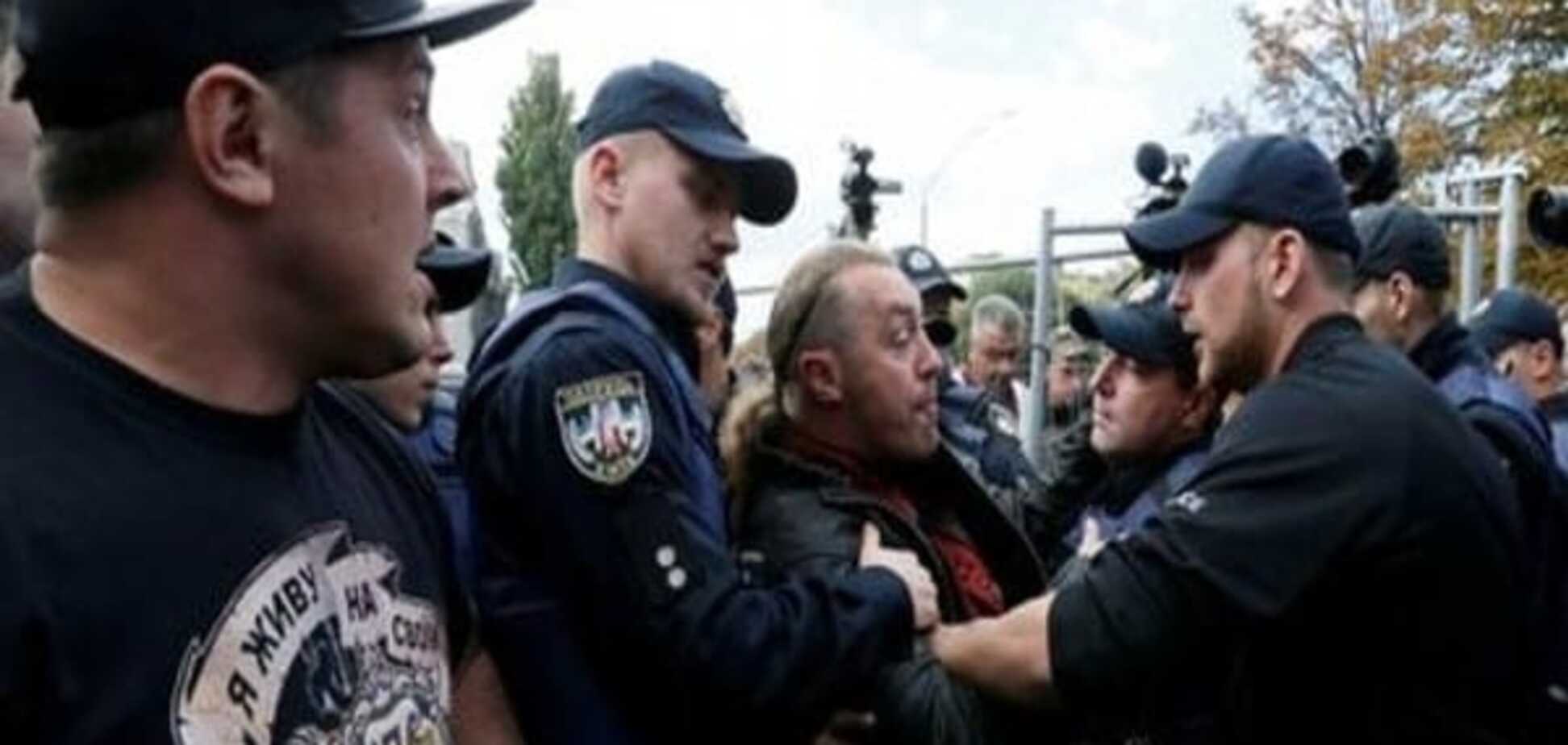 Біля диппредставництв РФ у Києві та Одесі сталися сутички