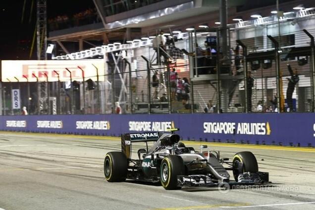 Росберг выиграл Гран-при Сингапура и вышел в лидеры Формулы-1