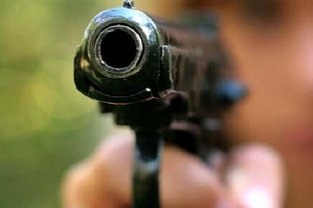 В Киеве возле дома неизвестные стреляли в мужчину