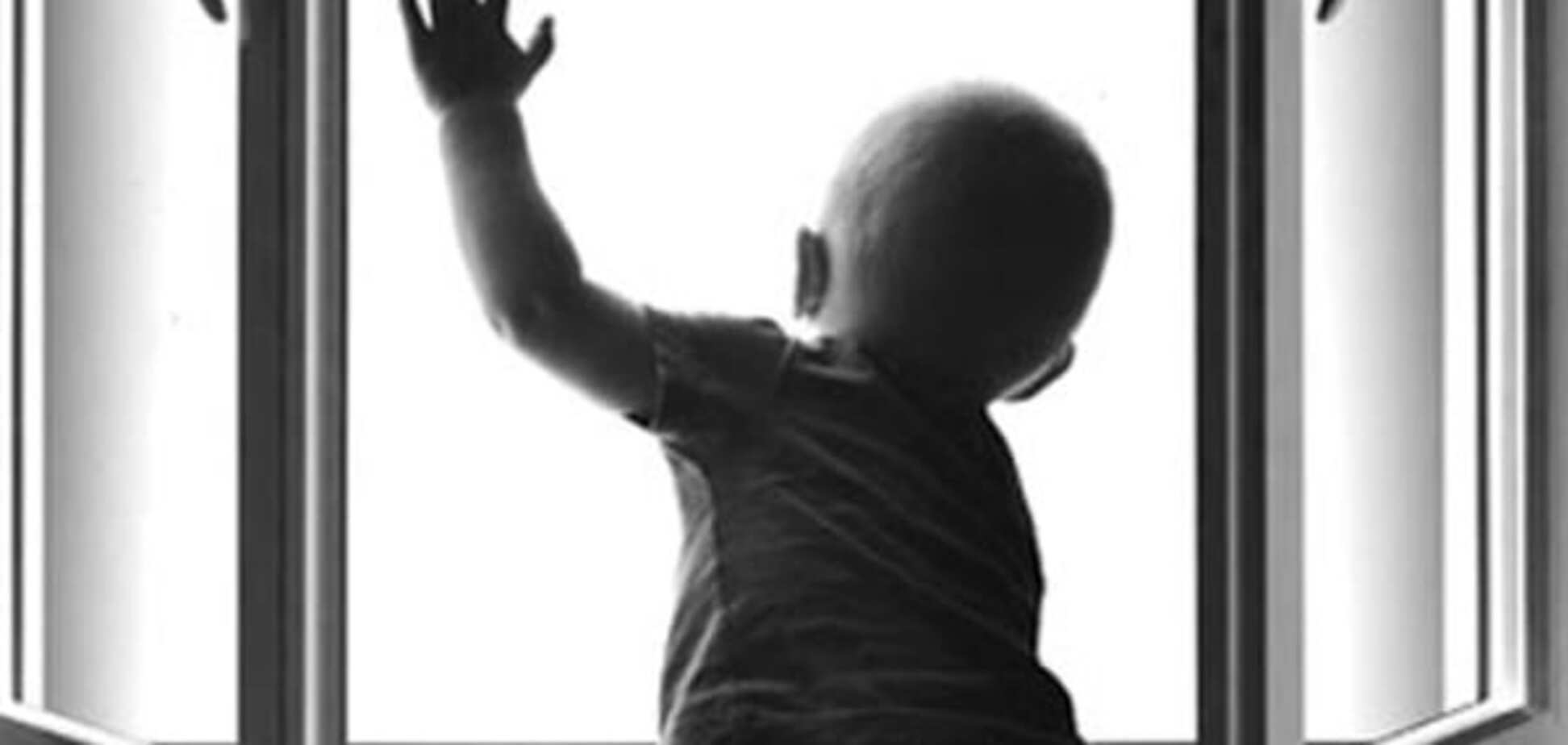 В Запорожье ребёнок выпал из окна