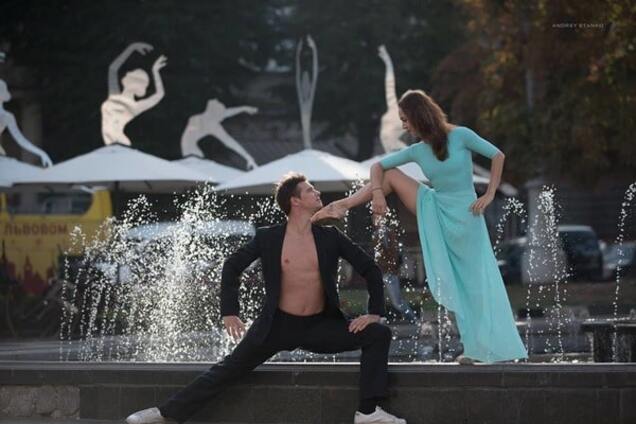 Львов танцует: балерины взмыли в небо над украинским Парижем