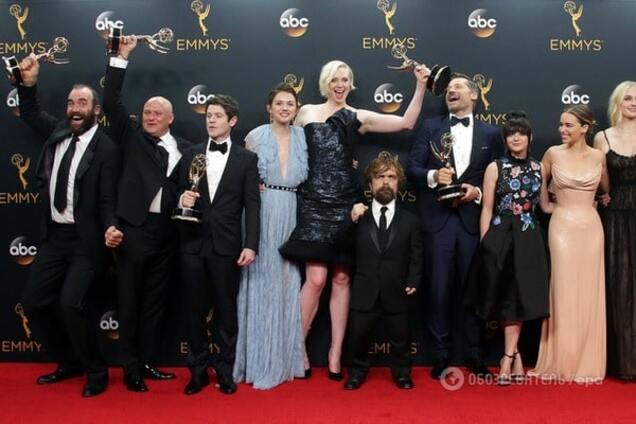Рекорд 'Игры престолов' и очередной успех 'Шерлока': в США вручили премию 'Эмми'
