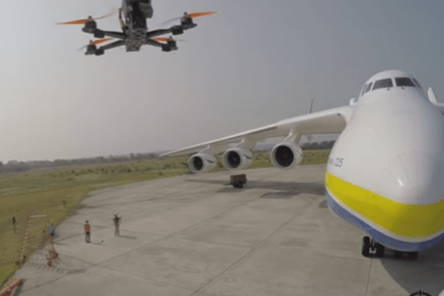 Сверху, снизу и в нем: американцы дронами сняли зрелищное видео о самолете-гиганте 'Мрия'