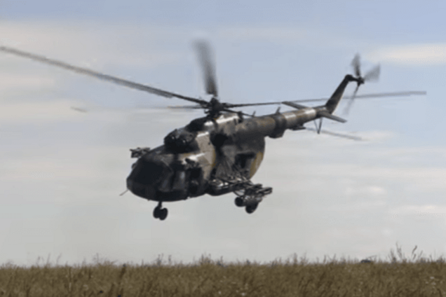 На земле и в воздухе: украинские спецназовцы-десантники провели яркие учения. Видеофакт